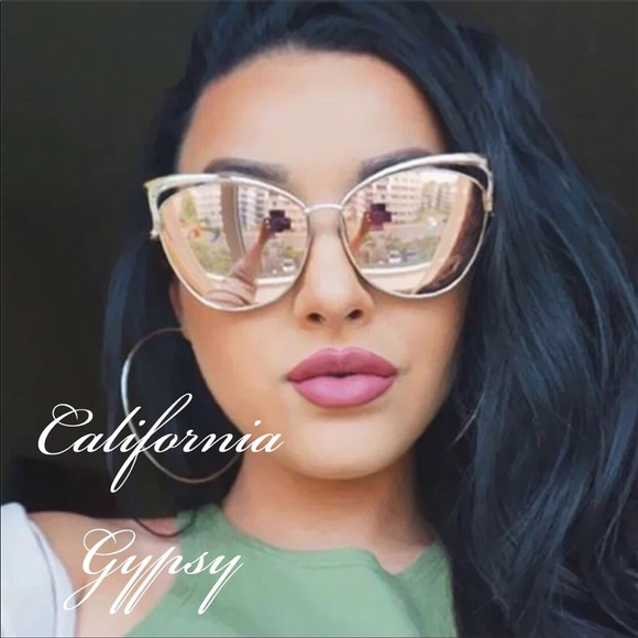 Retro winged sunglasses☀️ - Picture 2 of 2